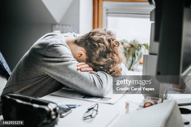 stressed student - study at home foto e immagini stock