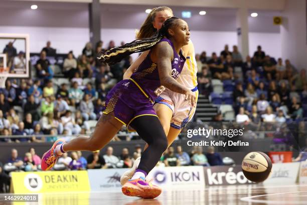 Tiffany Mitchell of the Boomers handles the ball during the round 13 WNBL match between Melbourne Boomers and Bendigo Spirit at Melbourne Sports...