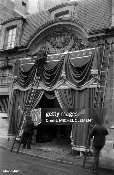 Picture taken on December 24, 1982 shows the entrance of the home of French writer Louis Aragon in Varenne street in Paris after the announcement of...
