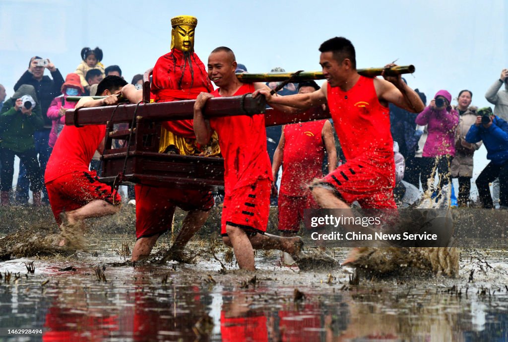 Hakka Villagers Welcome Spring In Fujian