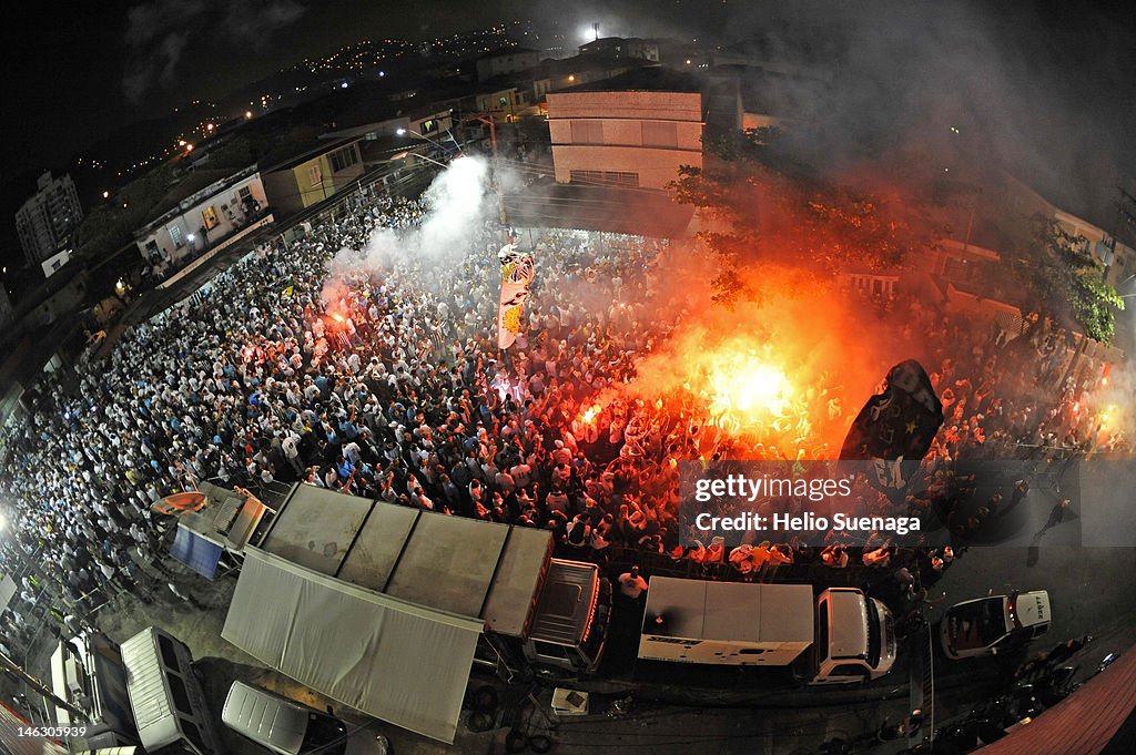 Santos FC v Corinthians - Copa Libertadores 2012