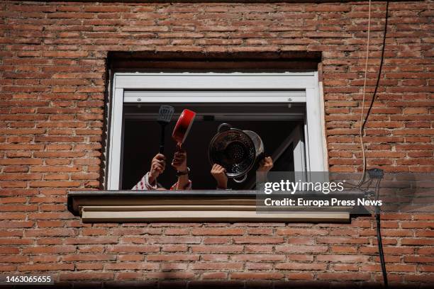 Neighbors protest with a cacerolada against the Cocinas Fantasma, in front of one of them in the district of Chamartin, on February 5 in Madrid,...