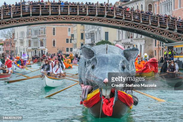 The boat carrying the "Pantegana" large rat, made of paper mache, transits during the carnival regatta in the Grand Canal on February 05, 2023 in...