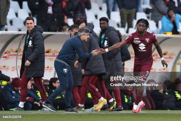 Ivan Juric Head coach of Torino FC congratulates Yann Karamoh of Torino FC after his goal gave the side a 1-0 lead during the Serie A match between...