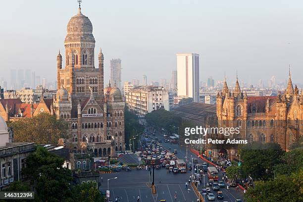 victoria or chhatrapati shivaji terminus, mumbai - mumbai colour stockfoto's en -beelden