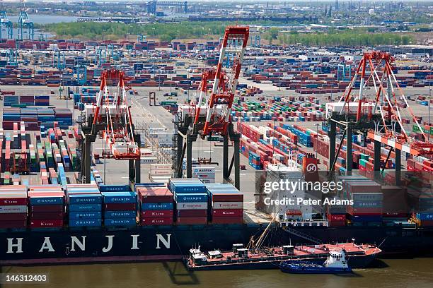 container ship docked at bayonne, new jersey, usa - bayonne new jersey stock pictures, royalty-free photos & images