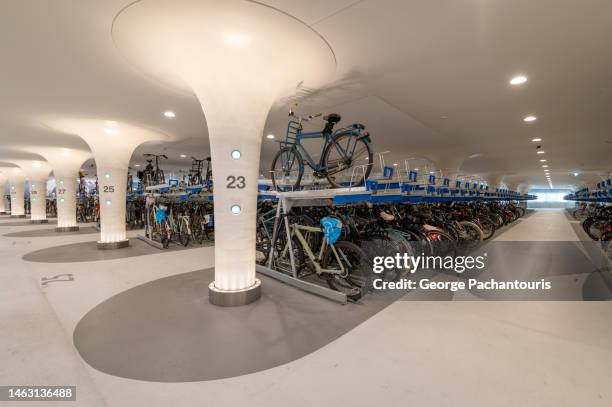 78 Green Traffic Lights In A Row Stock Photos, High-Res Pictures, and ...