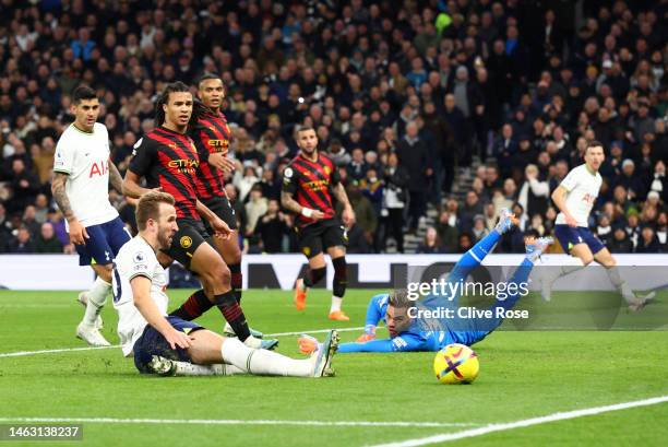 Harry Kane of Tottenham Hotspur misses a chance during the Premier League match between Tottenham Hotspur and Manchester City at Tottenham Hotspur...