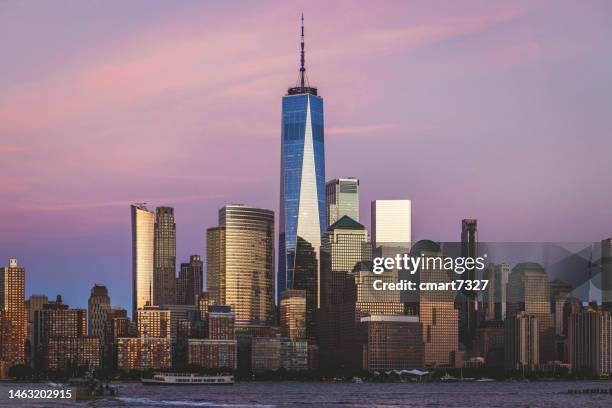 torre de la libertad y bajo manhattan desde nueva jersey - one world trade center fotografías e imágenes de stock