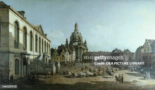 Dresda, Gemäldegalerie Alte Meister New Market Square in Dresden by Bernardo Bellotto, known as Canaletto , etching on canvas, 136x237 cm.