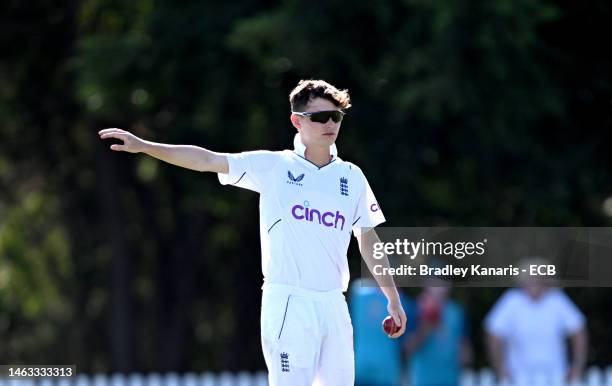 Bertie Foreman of England prepares his field before bowling during day 1 of the Second Test match between Australia U19 and England U19 at Norths...