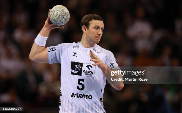 Sander Sagosen of THW Kiel controls the ball during the DHB semi final match between THW Kiel and SC Magdeburg on February 05, 2023 in Hamburg,...