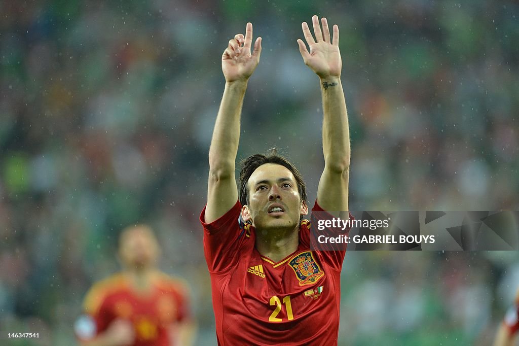 Spanish midfielder David Silva celebrate