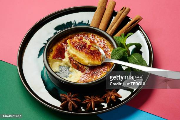 creme brulee - creme brulee stock pictures, royalty-free photos & images