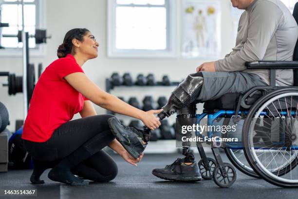 physiotherapist working with an amputee - prosthetic equipment stock pictures, royalty-free photos & images