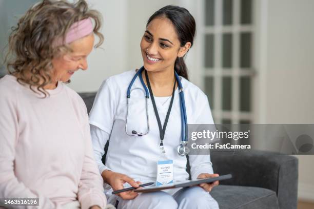 assessing homecare needs - house call stockfoto's en -beelden