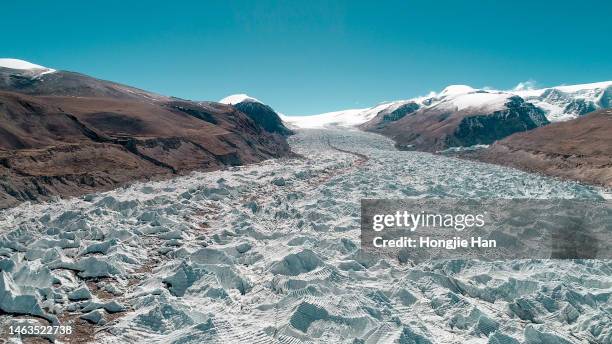 snowy mountains and glaciers after climate change - ghiacciai foto e immagini stock