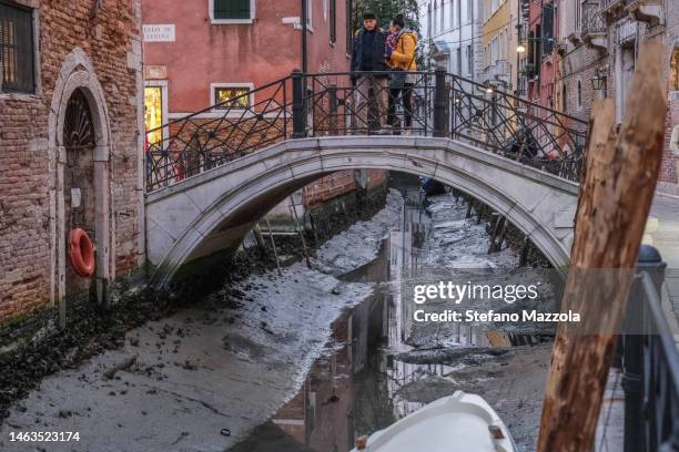 The low tide today in Venice has reached -62 centimeters above mean sea level, causing problems to the navigation on February 06, 2023 in Venice,...