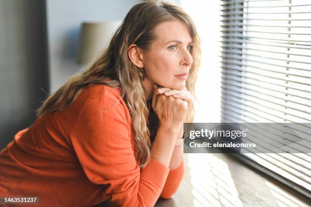 mature adult woman (negative emotions) - overwerkt stockfoto's en -beelden