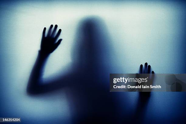 silhouette of girl - apparition photos et images de collection