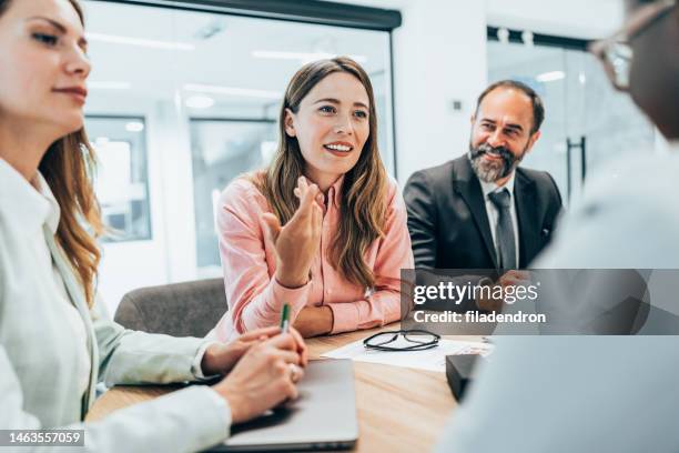 business meeting - leiderschap stockfoto's en -beelden