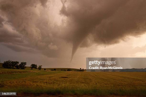 out the window tornado - tornado stockfoto's en -beelden