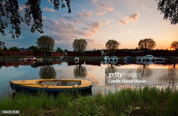 harbour at sunset with reflections - karlstad imagens e fotografias de stock