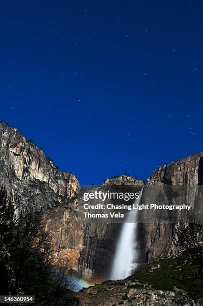 upper yosemite falls with moonbow - moonbow fotografías e imágenes de stock