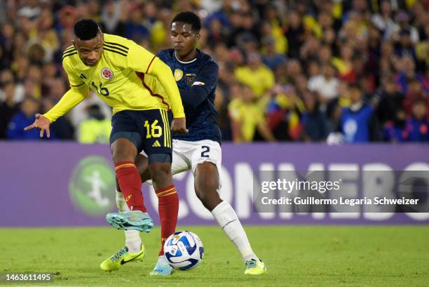 Oscar Cortes of Colombia fights for the ball with Davis Bautista of Ecuador during a South American U20 Championship match between Colombia and...