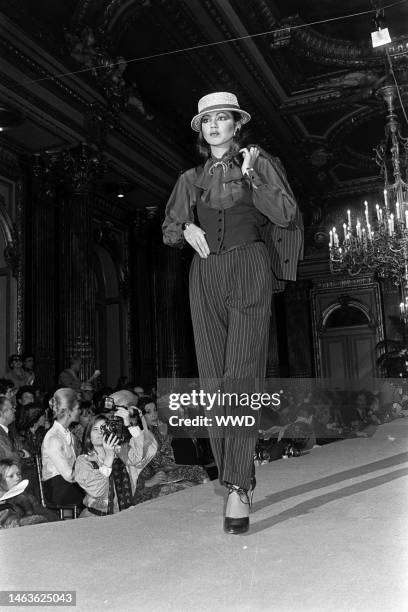 Yves Saint Laurent Couture Photos and Premium High Res Pictures - Getty ...