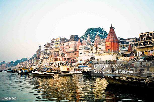 ganges morning - ワーラーナシー市 ストックフォトと画像