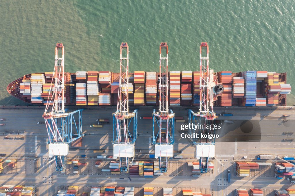 Container Loading Long Tine Large Container Ship Is Loading And Unloading Containers High-Res Stock ...