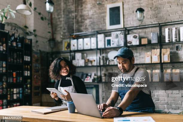 small business owners working behind cafe counter - two executive man coffee shop stockfoto's en -beelden