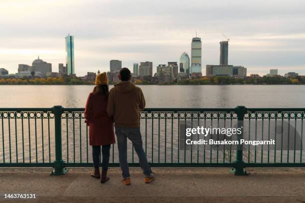 couple enjoying evening near harbour. - cambridge massachusetts fotografías e imágenes de stock