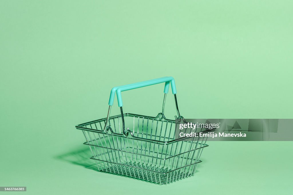 Steel wire shopping basket
