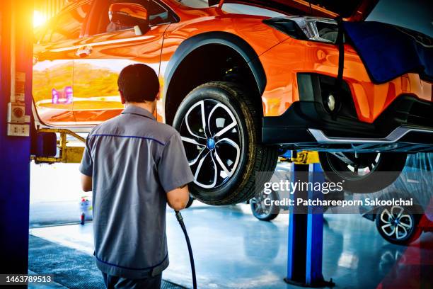 trip - tire change stock pictures, royalty-free photos & images