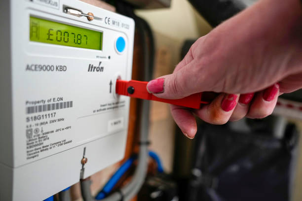 GBR: Gas and Electric Customers Forced Onto Prepayment Meters During Energy Crisis