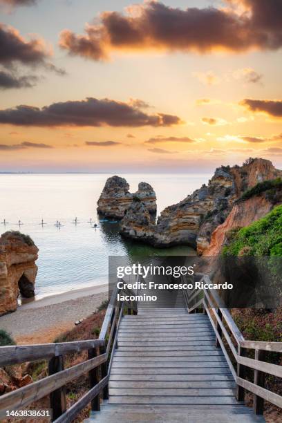 sunrise in algarve, portugal. camilo beach - iacomino portugal 個照片及圖片檔