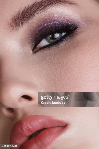 hermosa mujer con maquillaje brillante - kajal fotografías e imágenes de stock