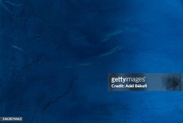 blue wall - marineblauw stock-fotos und bilder