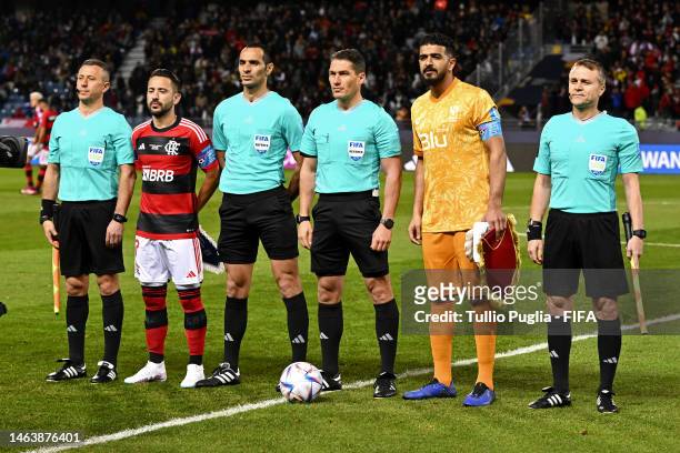 Everton Ribeiro of Flamengo and Abdullah Al-Mayouf of Al Hilal pose for a photo with match officials Istvan Kovacs, Vasile Florin Marinescu and Mihai...