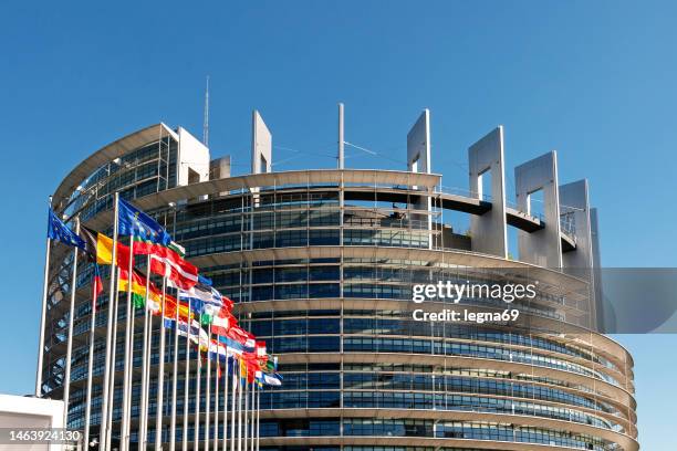 el parlamento europeo en estrasburgo - strasbourg fotografías e imágenes de stock