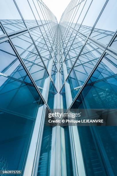 modern glass building with mirror reflections - hauts de seine stock pictures, royalty-free photos & images