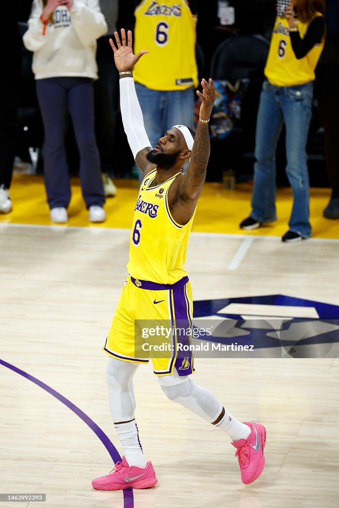 Oklahoma City Thunder v Los Angeles Lakers