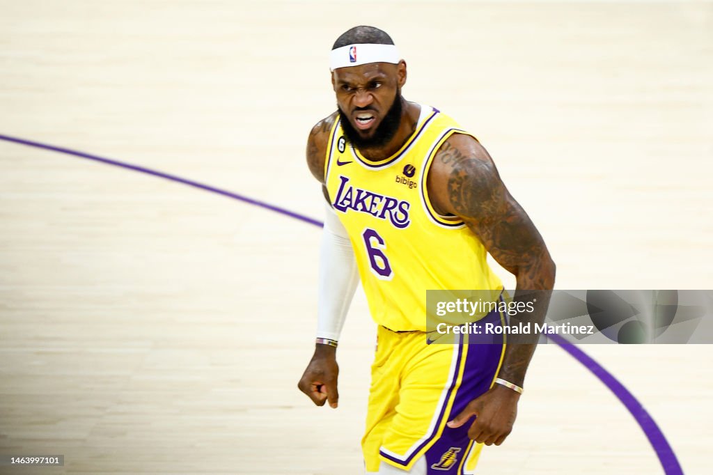 Oklahoma City Thunder v Los Angeles Lakers