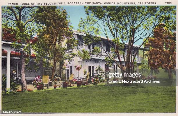 Vintage souvenir postcard published circa 1936 from the Homes of the Stars series, depicting mansions and grand estates of Hollywood celebrities in...