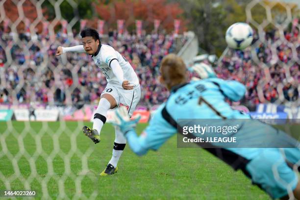 Yasuhito Morishima of Oita Trinita converts the penalty kick to score the team's third and hat trick goal during the J.League J1 promotion play-off...