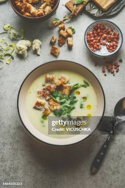 creamy cauliflower soup in bowl with roasted croutons and ham - cream soup stock pictures, royalty-free photos & images