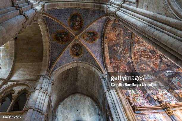 ceiling of cathedral of santa maría in the city of lugo - românico imagens e fotografias de stock