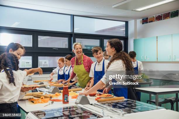 teaching my students - cookery class stock pictures, royalty-free photos & images